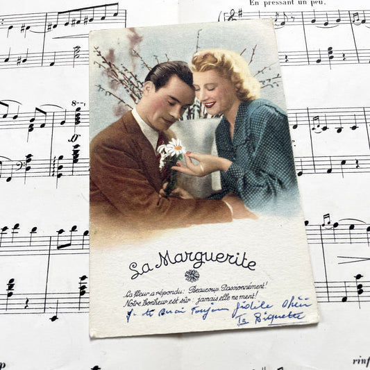 1940s - Vintage French Romantic Postcard - Daisy Love Story - Sentimental Illustrated Couple Ephemera - Antique Romance Card - Nostalgic Art