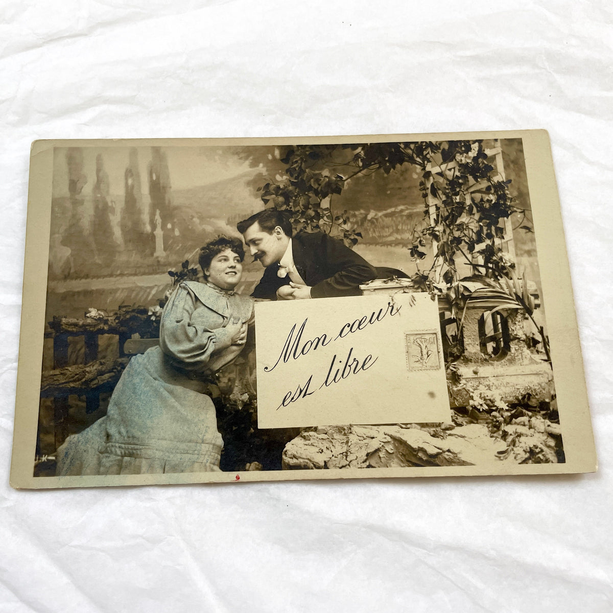 1900s - Vintage French Romantic Postcard - Belle Epoque Couple Mon Coeur Est Libre - Antique Edwardian Love Card Ephemera Collectible