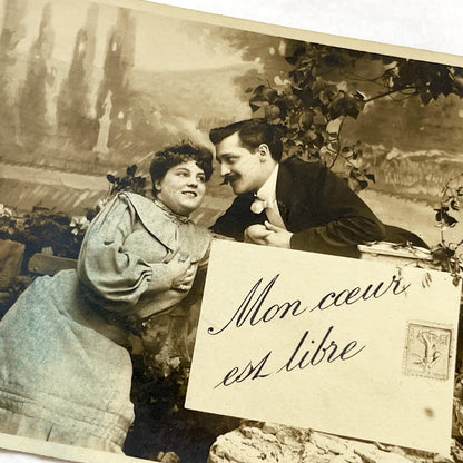 1900s - Vintage French Romantic Postcard - Belle Epoque Couple Mon Coeur Est Libre - Antique Edwardian Love Card Ephemera Collectible
