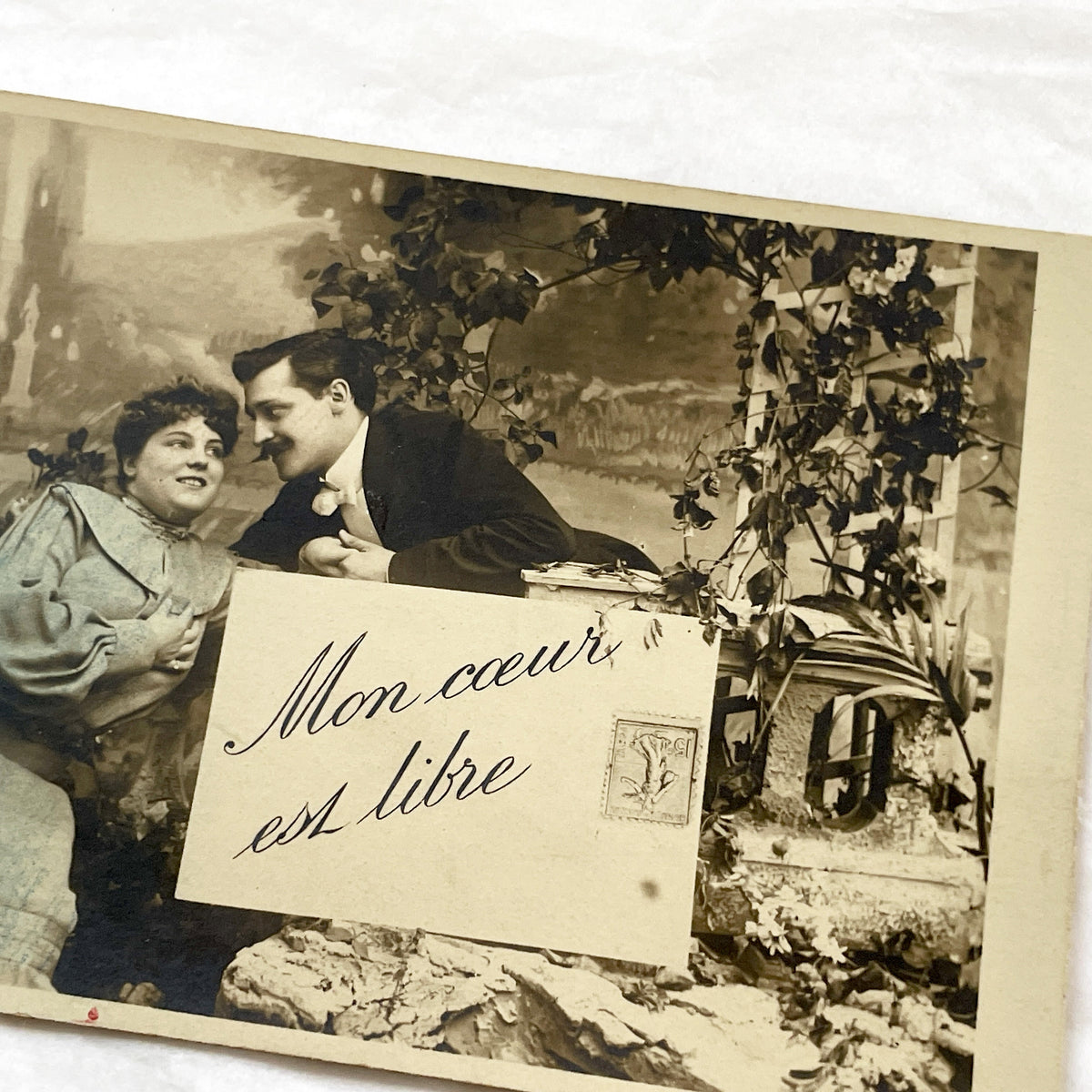 1900s - Vintage French Romantic Postcard - Belle Epoque Couple Mon Coeur Est Libre - Antique Edwardian Love Card Ephemera Collectible