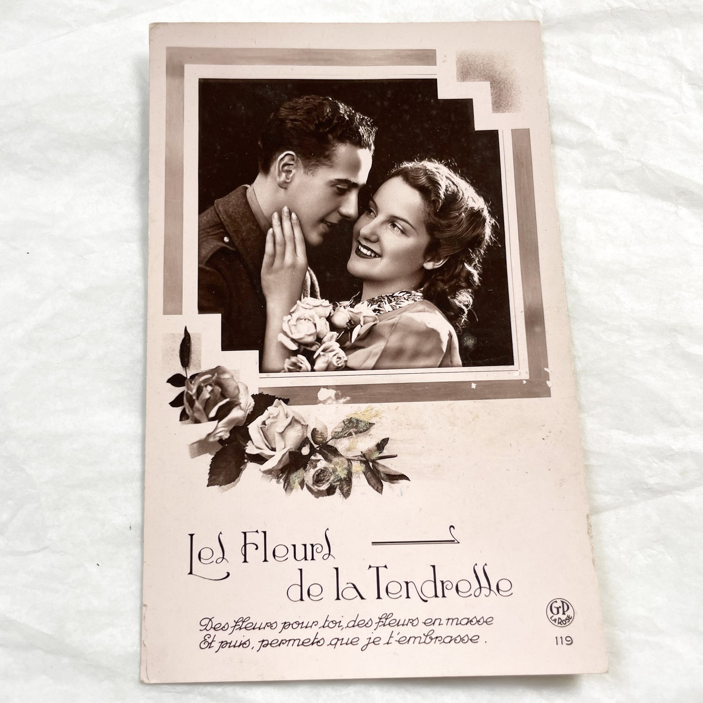1940s - Vintage French Romantic Postcard - Loving Couple Embrace - Sentimental Love Message - Historical Ephemera - Floral Design