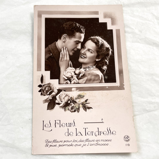1940s - Vintage French Romantic Postcard - Loving Couple Embrace - Sentimental Love Message - Historical Ephemera - Floral Design