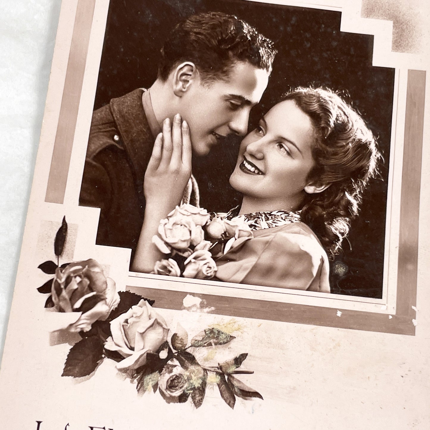 1940s - Vintage French Romantic Postcard - Loving Couple Embrace - Sentimental Love Message - Historical Ephemera - Floral Design