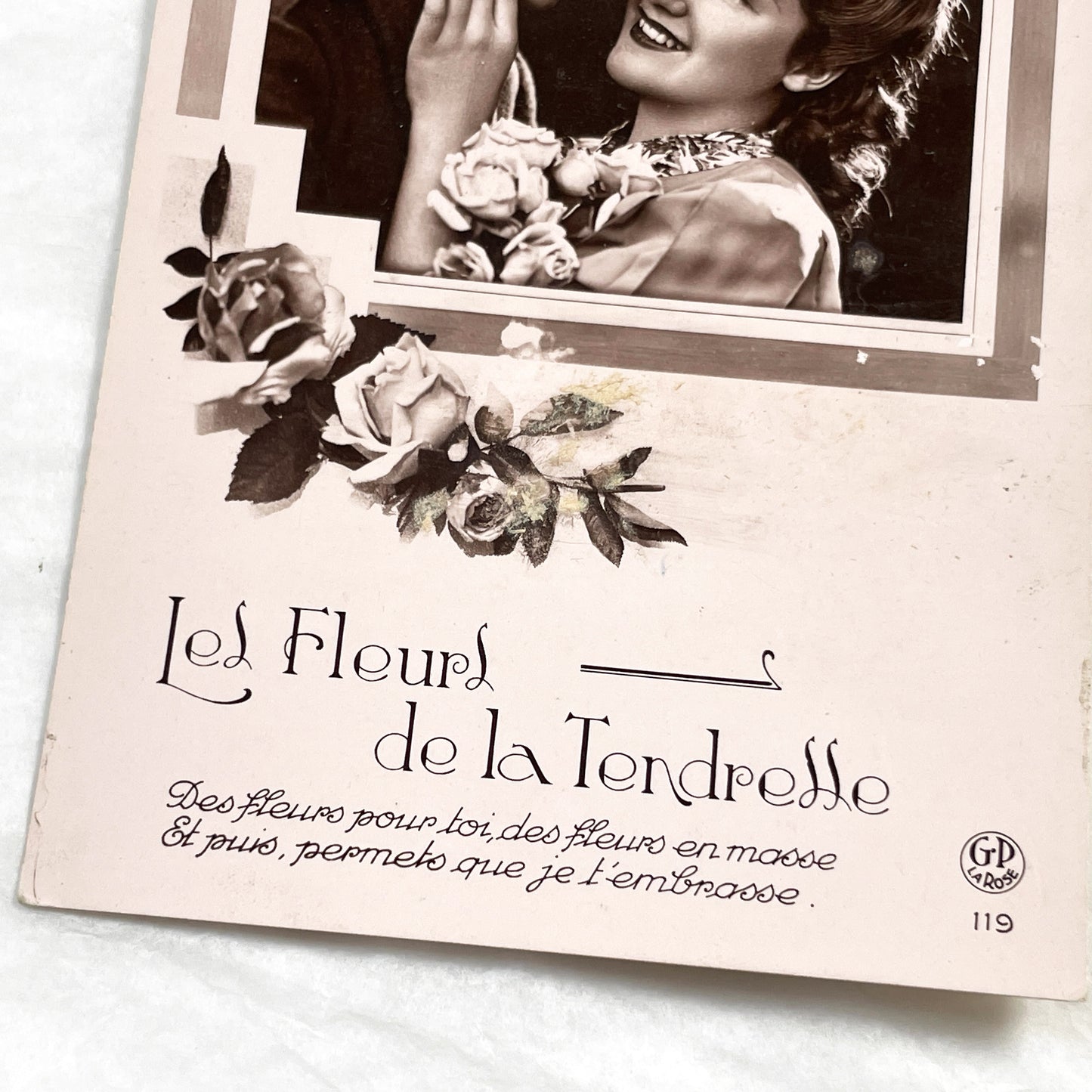 1940s - Vintage French Romantic Postcard - Loving Couple Embrace - Sentimental Love Message - Historical Ephemera - Floral Design