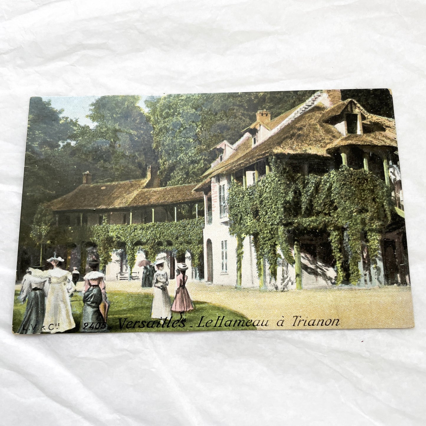 1900s - Vintage Postcard Versailles Le Hameau Trianon - French Architecture - Elegant Ladies Strolling Royal Gardens - Historic France