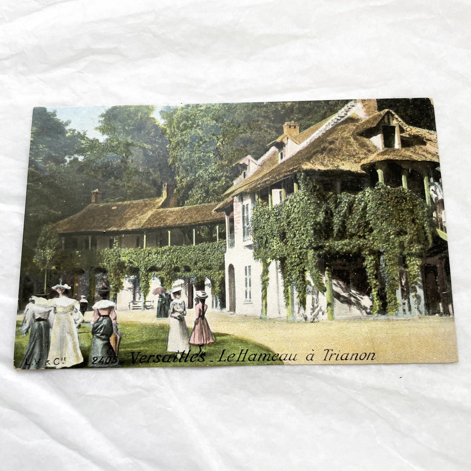 1900s - Vintage Postcard Versailles Le Hameau Trianon - French Architecture - Elegant Ladies Strolling Royal Gardens - Historic France