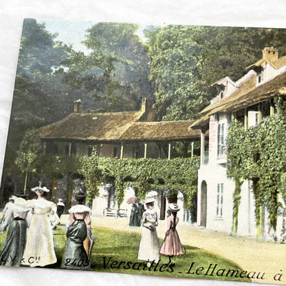 1900s - Vintage Postcard Versailles Le Hameau Trianon - French Architecture - Elegant Ladies Strolling Royal Gardens - Historic France