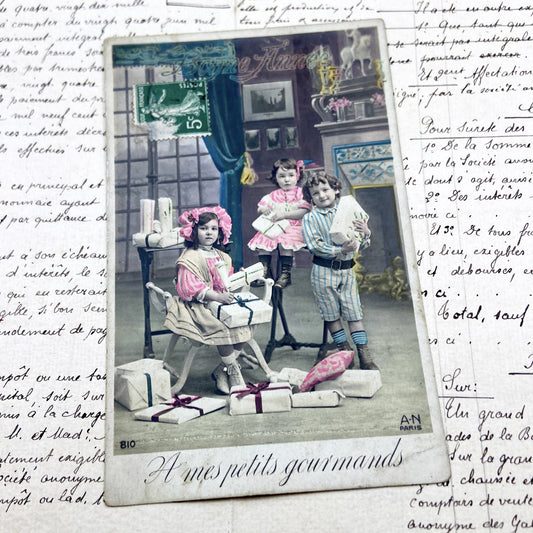 1900s - Antique French Postcard - Charming Children Receiving Gifts - Hand-Tinted Festive Scene - Paris Ephemera Art - Old Gourmands Card