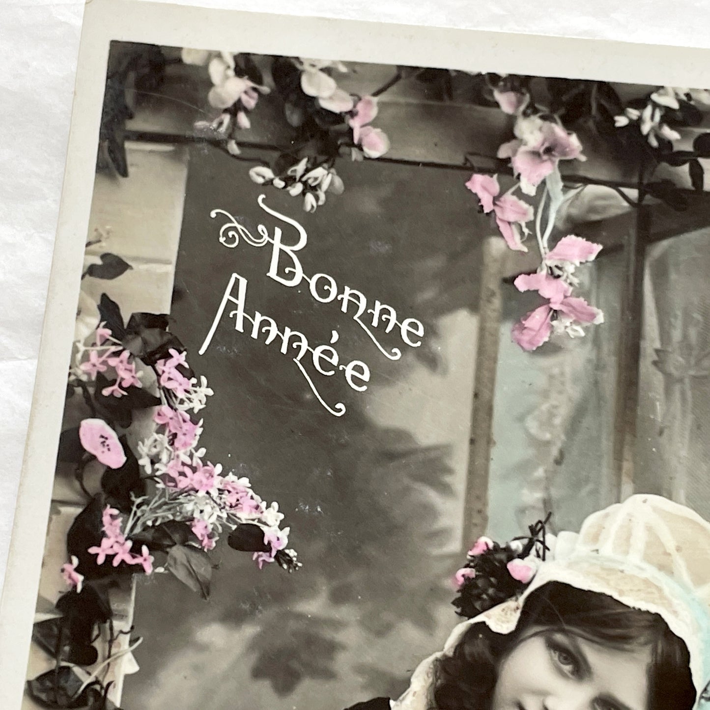 1900s - Antique French Bonne Année Postcard - Hand-Tinted Portrait Of Thoughtful Young Girl In Traditional Dress - Early 20th Century Charm