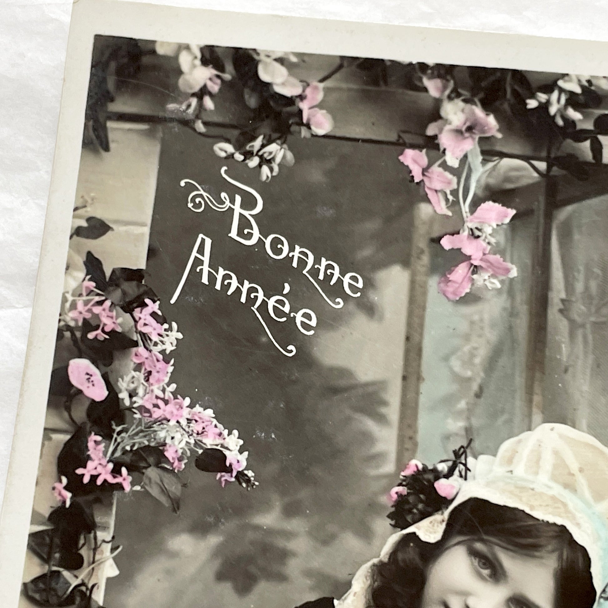 1900s - Antique French Bonne Année Postcard - Hand-Tinted Portrait Of Thoughtful Young Girl In Traditional Dress - Early 20th Century Charm