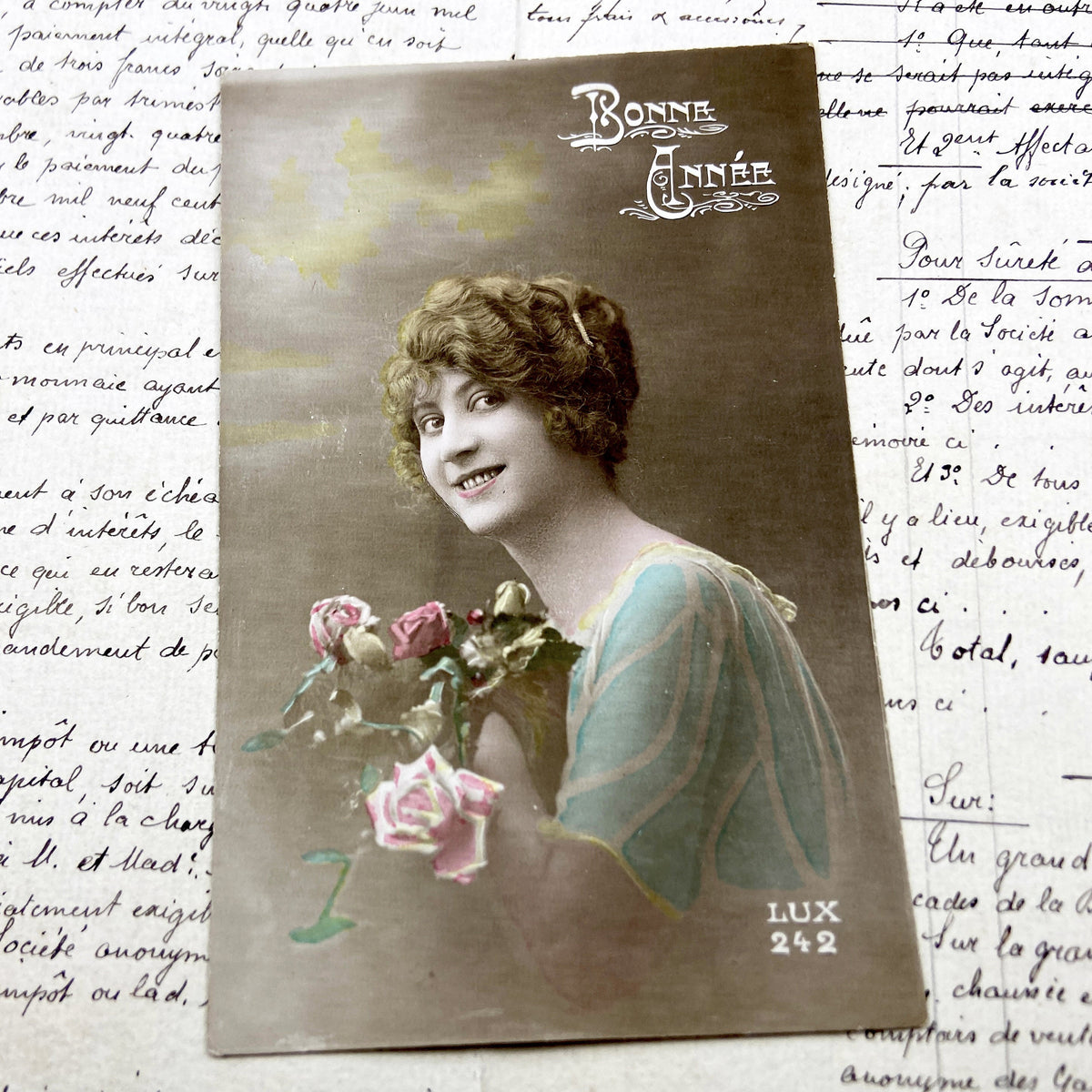 1910s - Elegant Edwardian Lady Portrait Postcard - Bonne Année Hand-Tinted French Art - Smiling Woman with Roses