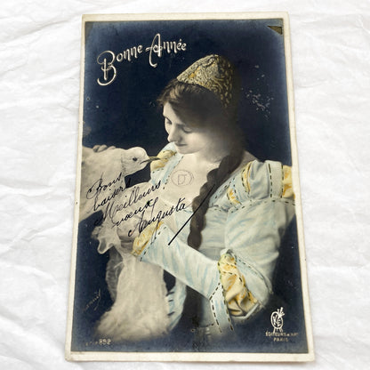 1900s - French Art Nouveau Postcard - Happy New Year Woman with Dove - Vintage Parisian Éditeurs d'Art Greeting Card - Antique Sentiments