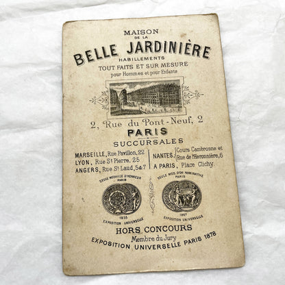 Late 19th Century - Parisian Advertising Chromo Card - Maison De La Belle Jardiniere - Music Conductor Caricature - Trade Card - Piano!