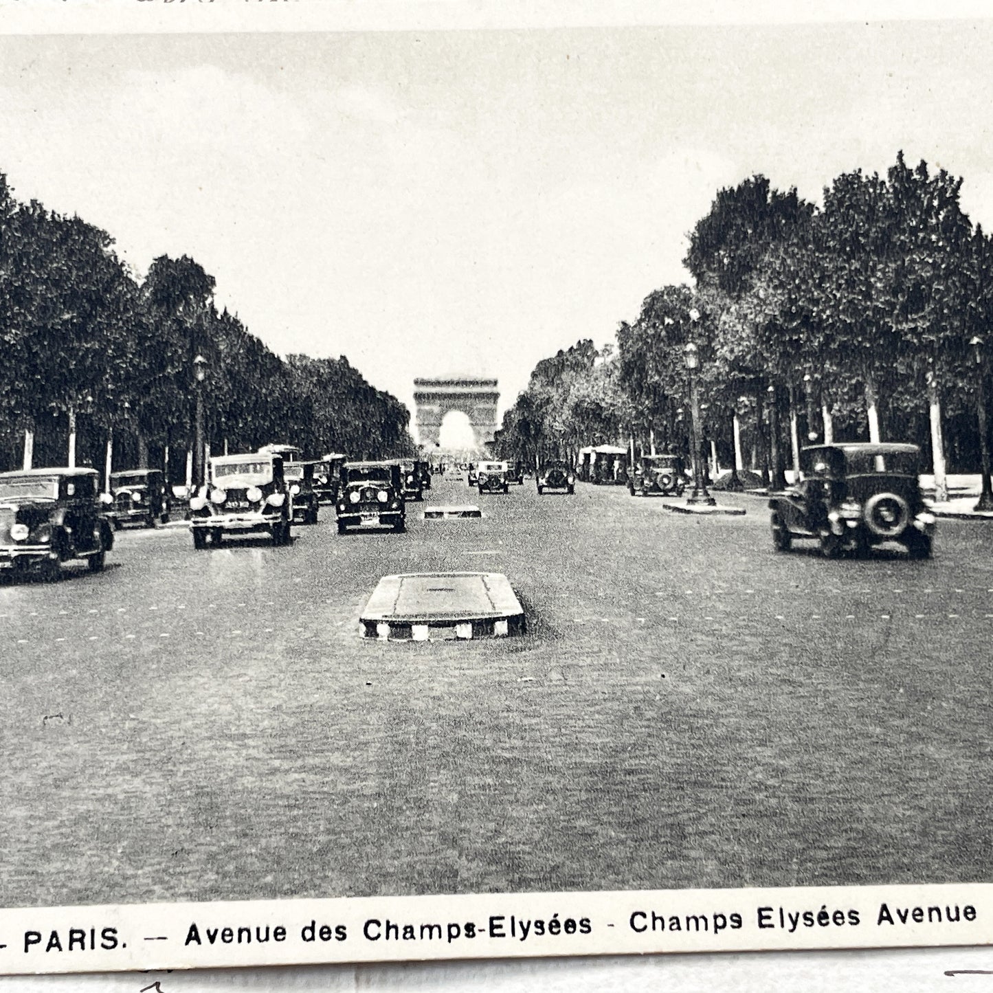 1930s - Paris Champs-Élysées Avenue Vintage Postcard - Arc De Triomphe Iconic View - French City Life - Early Automobile Era - Collectible