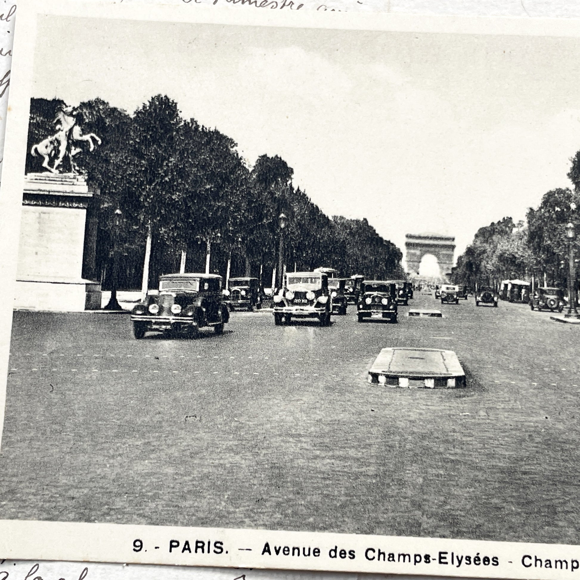 1930s - Paris Champs-Élysées Avenue Vintage Postcard - Arc De Triomphe Iconic View - French City Life - Early Automobile Era - Collectible