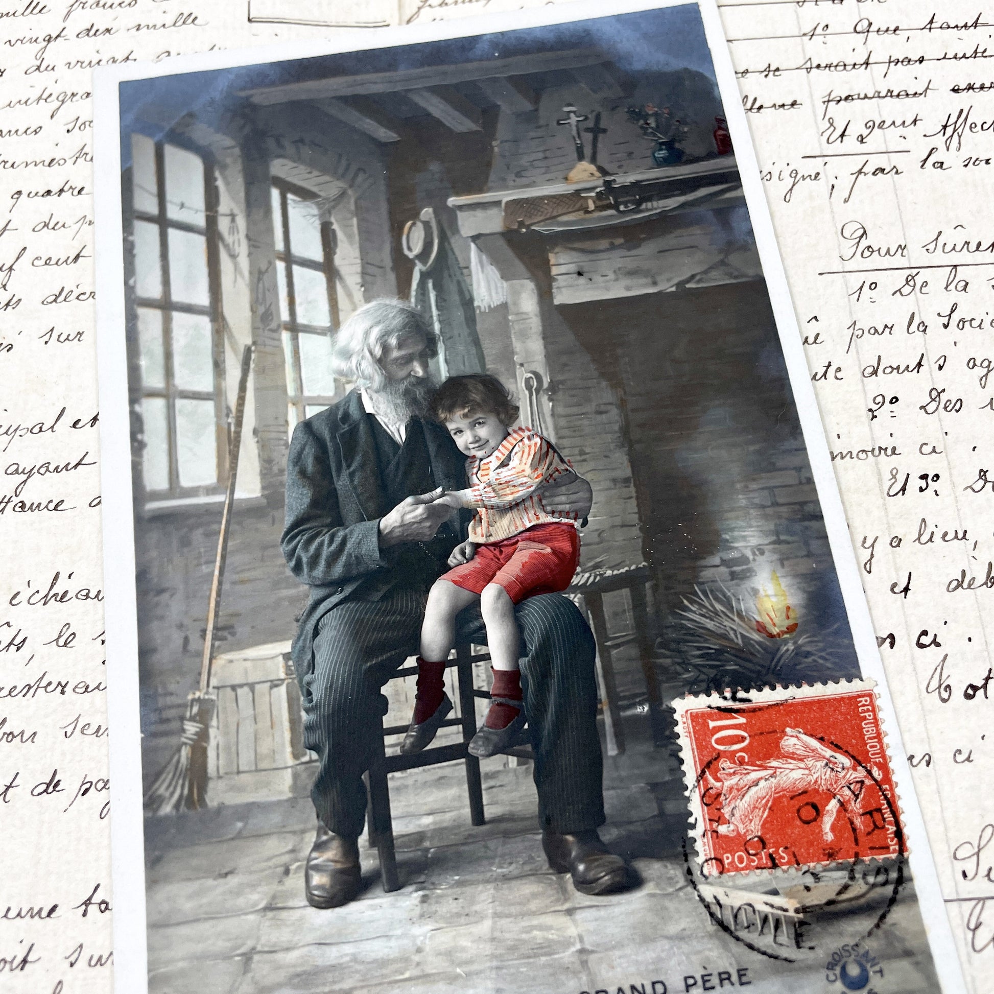 1910s - French Postcard Grandfather Child Portrait - Sentimental Belle Epoque Art - L'Art D'Être Grand Père Câlinerie - Vintage Family Scene