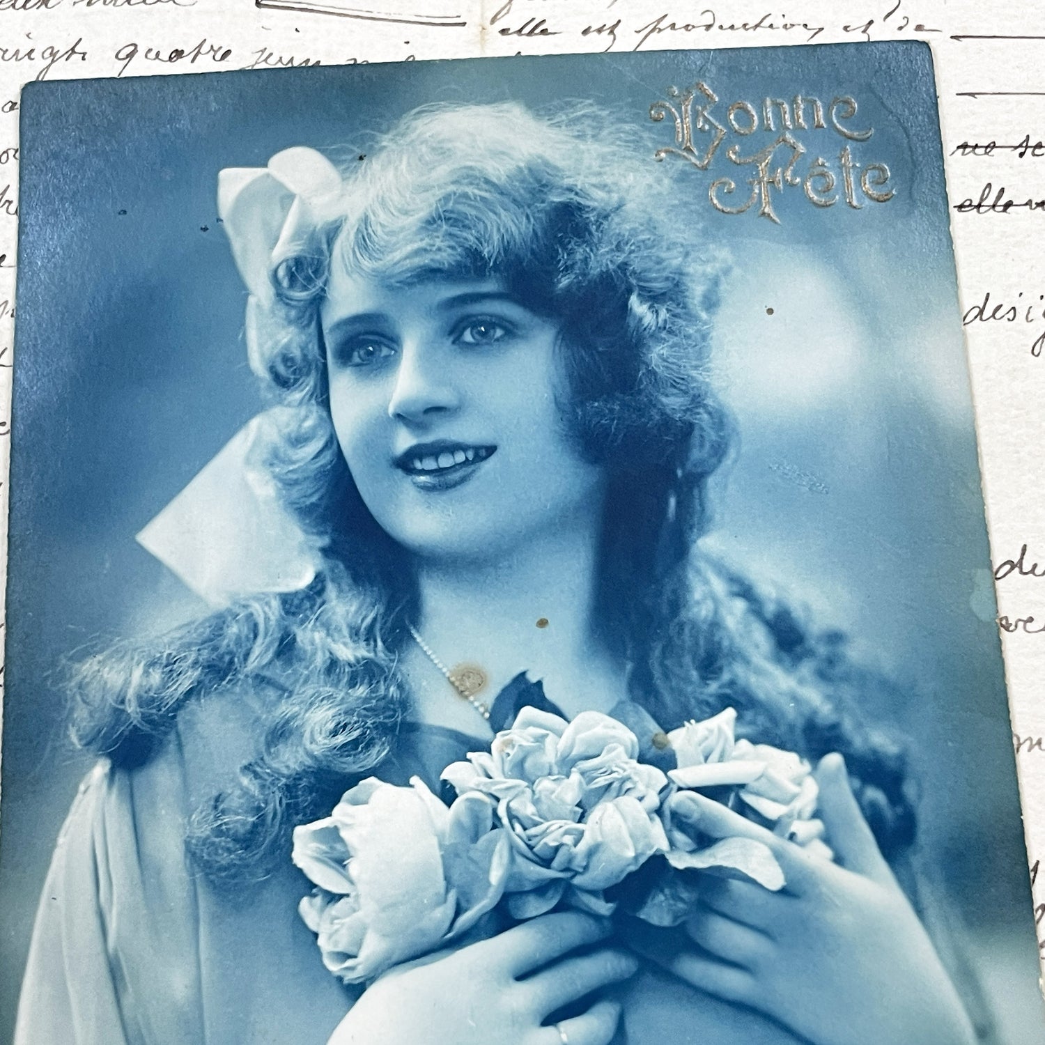 1920s - Vintage French Postcard - Elegant Woman Portrait - Art Deco Era Fashion - Bonne Fête Celebration - Charming Collectible