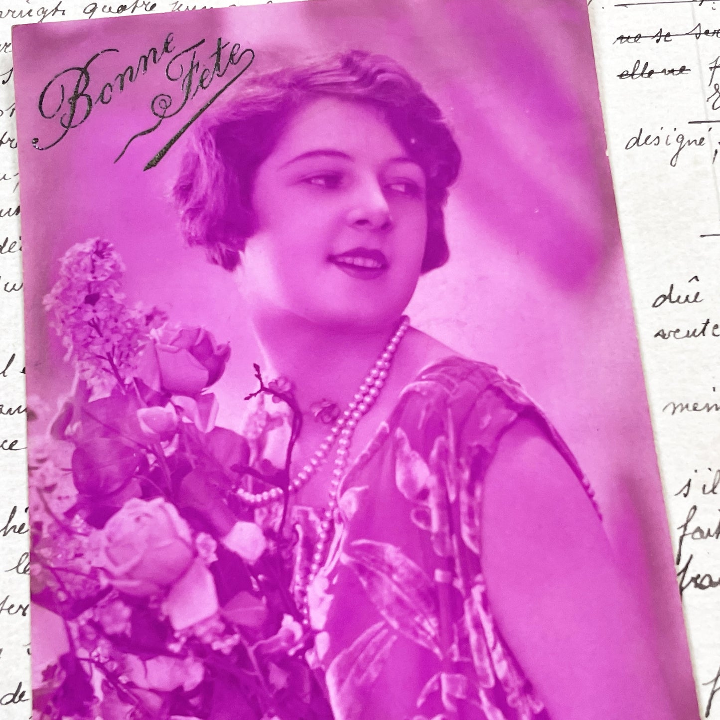 1920s - Vintage French Postcard - Beautiful Woman with Flowers - 'Bonne Fete' - Glamorous Flapper Era Image - Antique Greeting Card