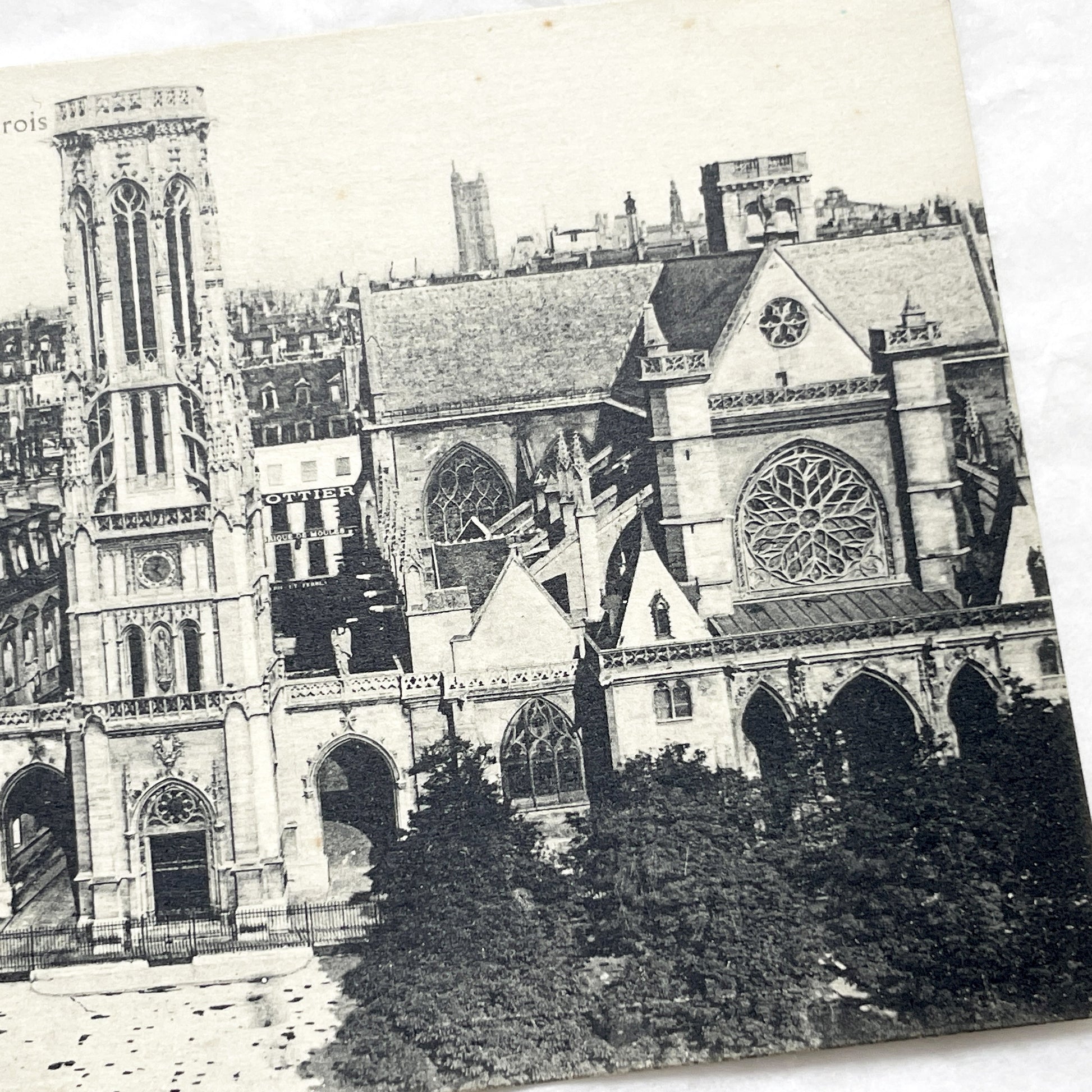 1900s - Vintage Paris Postcard - Eglise St-Germain-l'Auxerrois Church - Mairie du 1er Arrondissement - Historic French Capital View