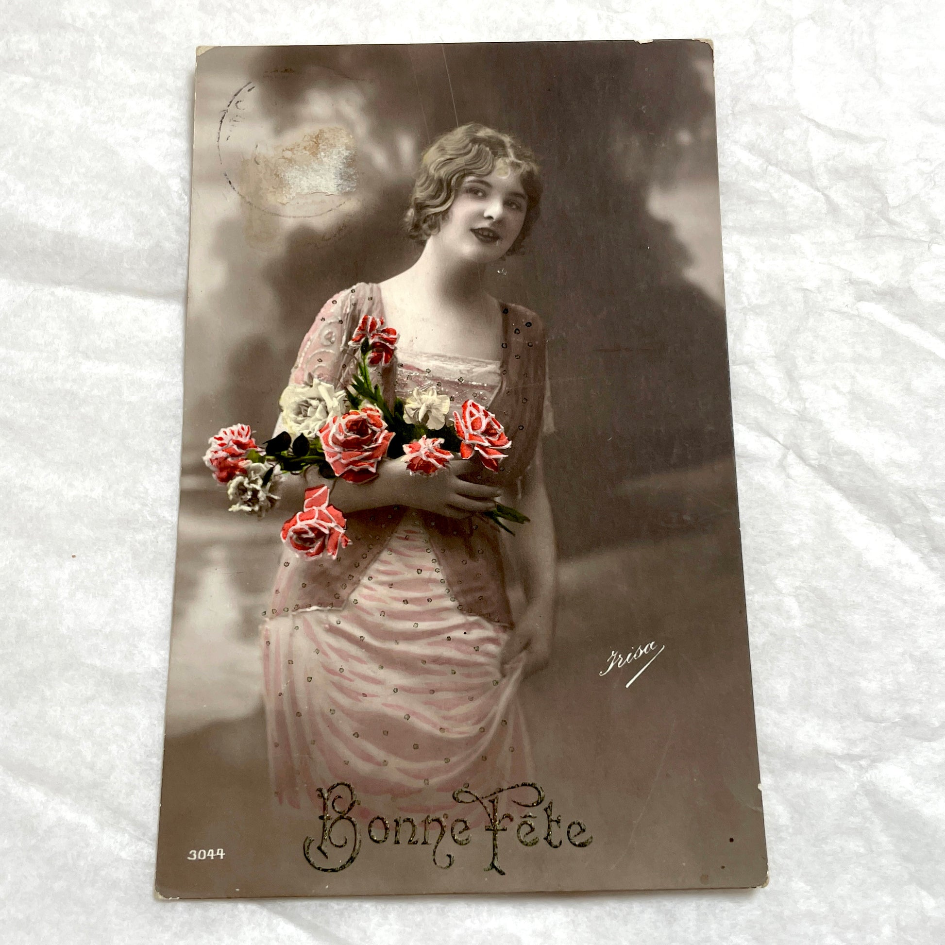 1910s - French Postcard - Flapper Woman with Flowers, Bonne Fête