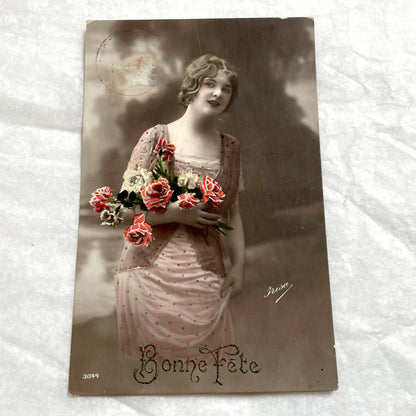 1910s - French Postcard - Flapper Woman with Flowers, Bonne Fête