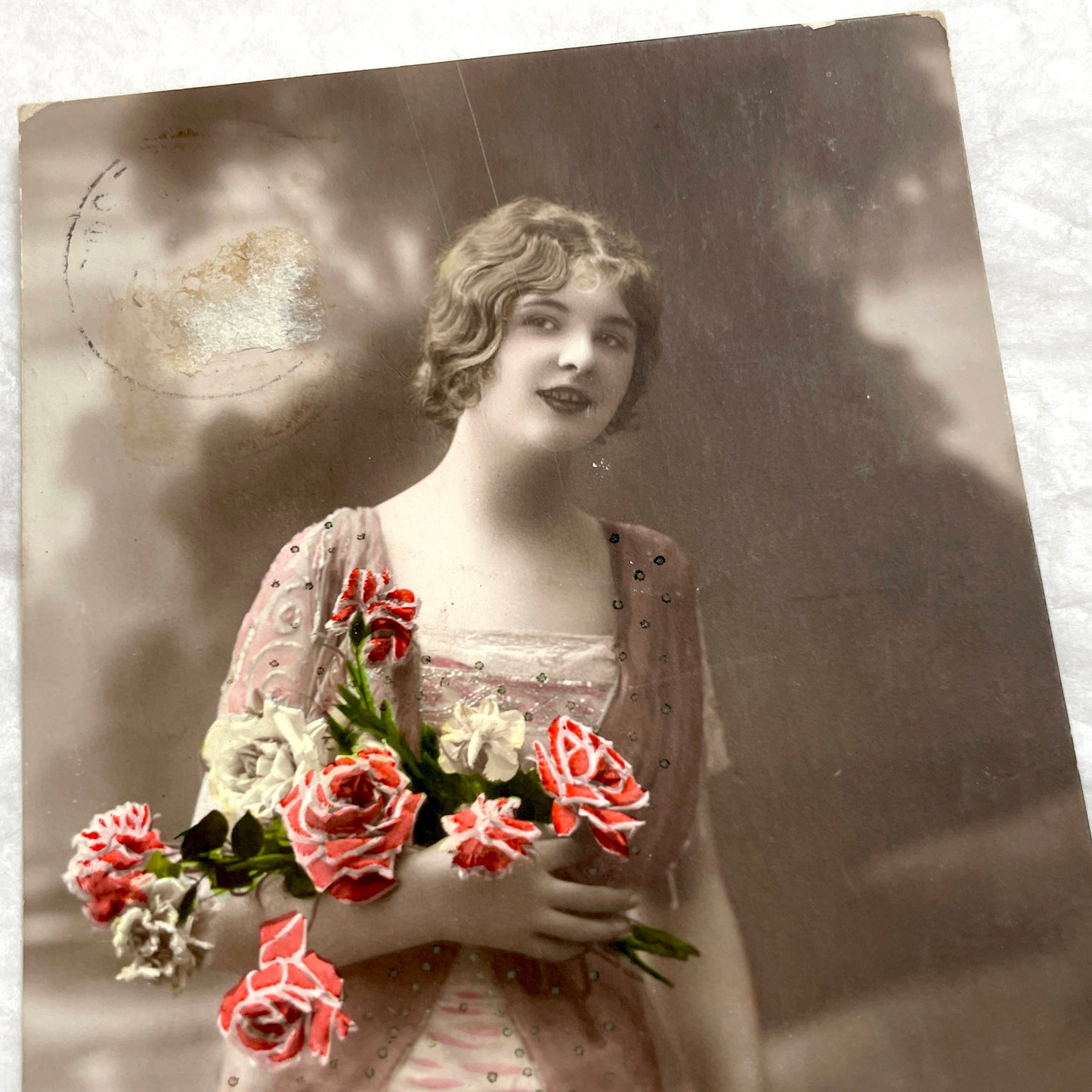 1910s - French Postcard - Flapper Woman with Flowers, Bonne Fête