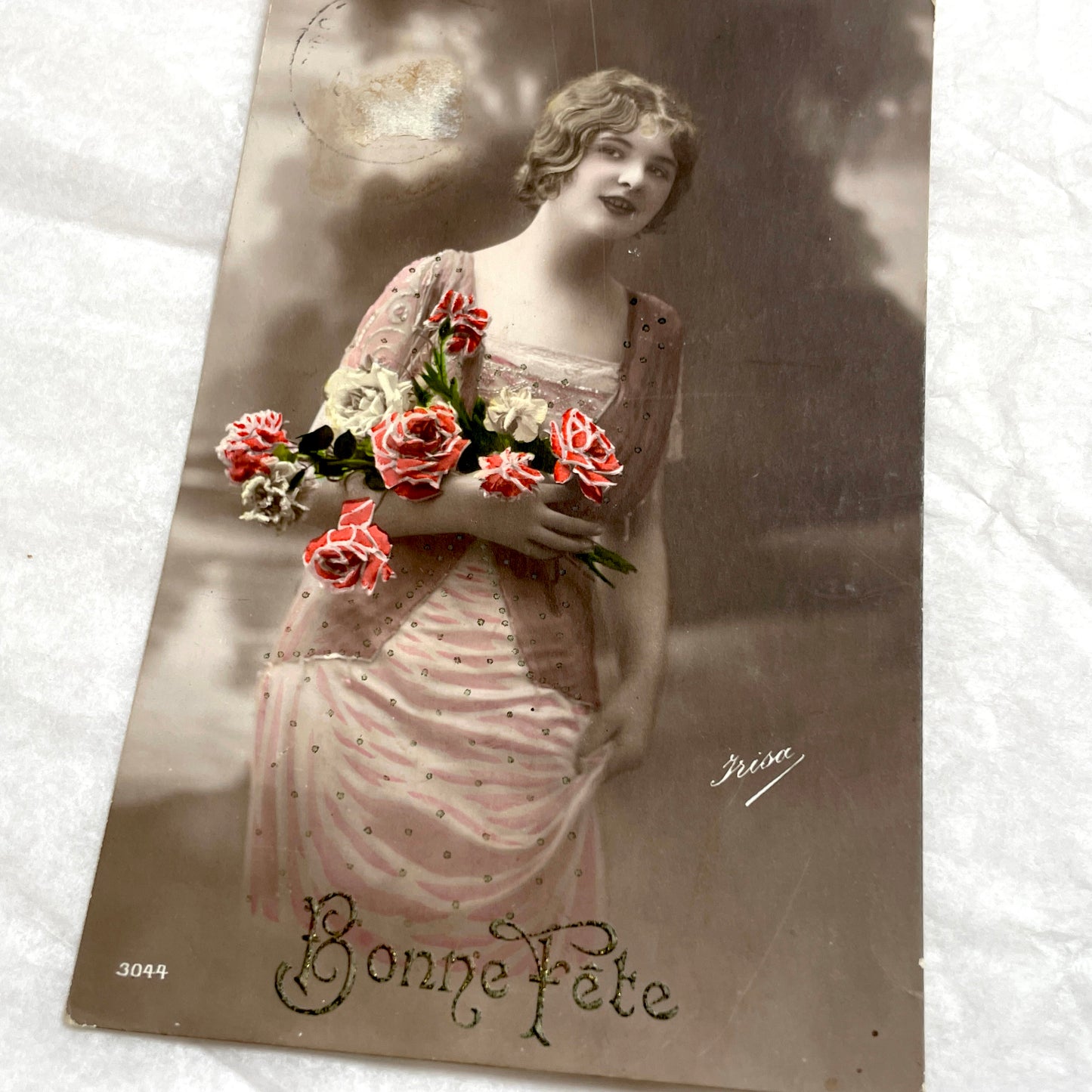 1910s - French Postcard - Flapper Woman with Flowers, Bonne Fête