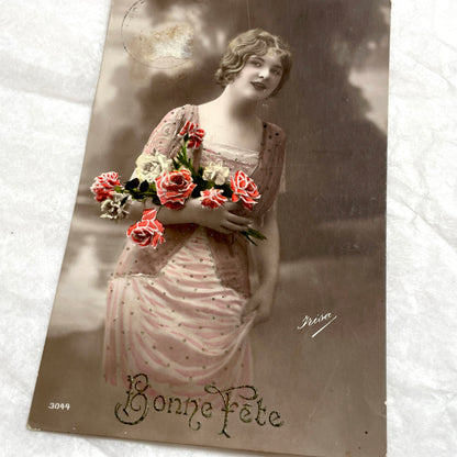 1910s - French Postcard - Flapper Woman with Flowers, Bonne Fête