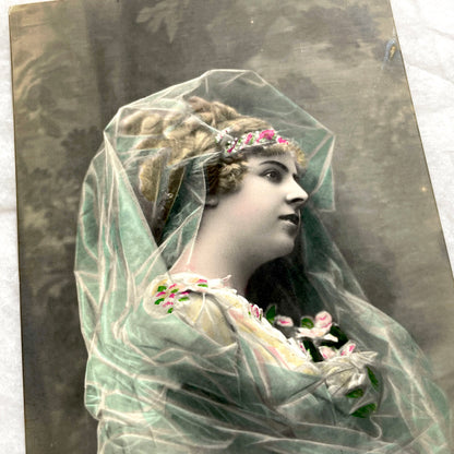 1910s - French Actress Postcard - Hand - Colored Portrait Fauvette