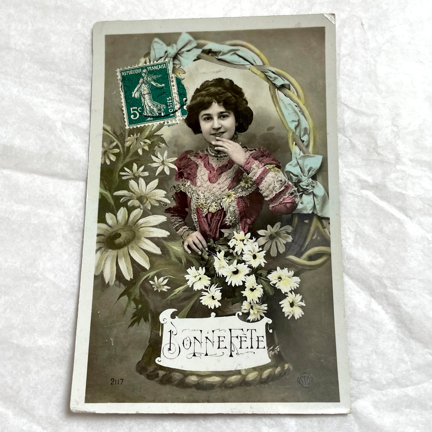 1900s - French Hand - Tinted Postcard - Elegant Woman & Daisies