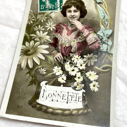 1900s - French Hand - Tinted Postcard - Elegant Woman & Daisies