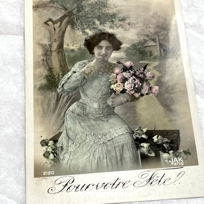 1900s - Vintage French Postcard - Elegant Woman with Flowers 'Pour votre Fête!'