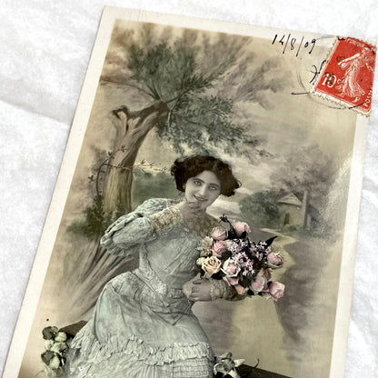 1900s - Vintage French Postcard - Elegant Woman with Flowers 'Pour votre Fête!'