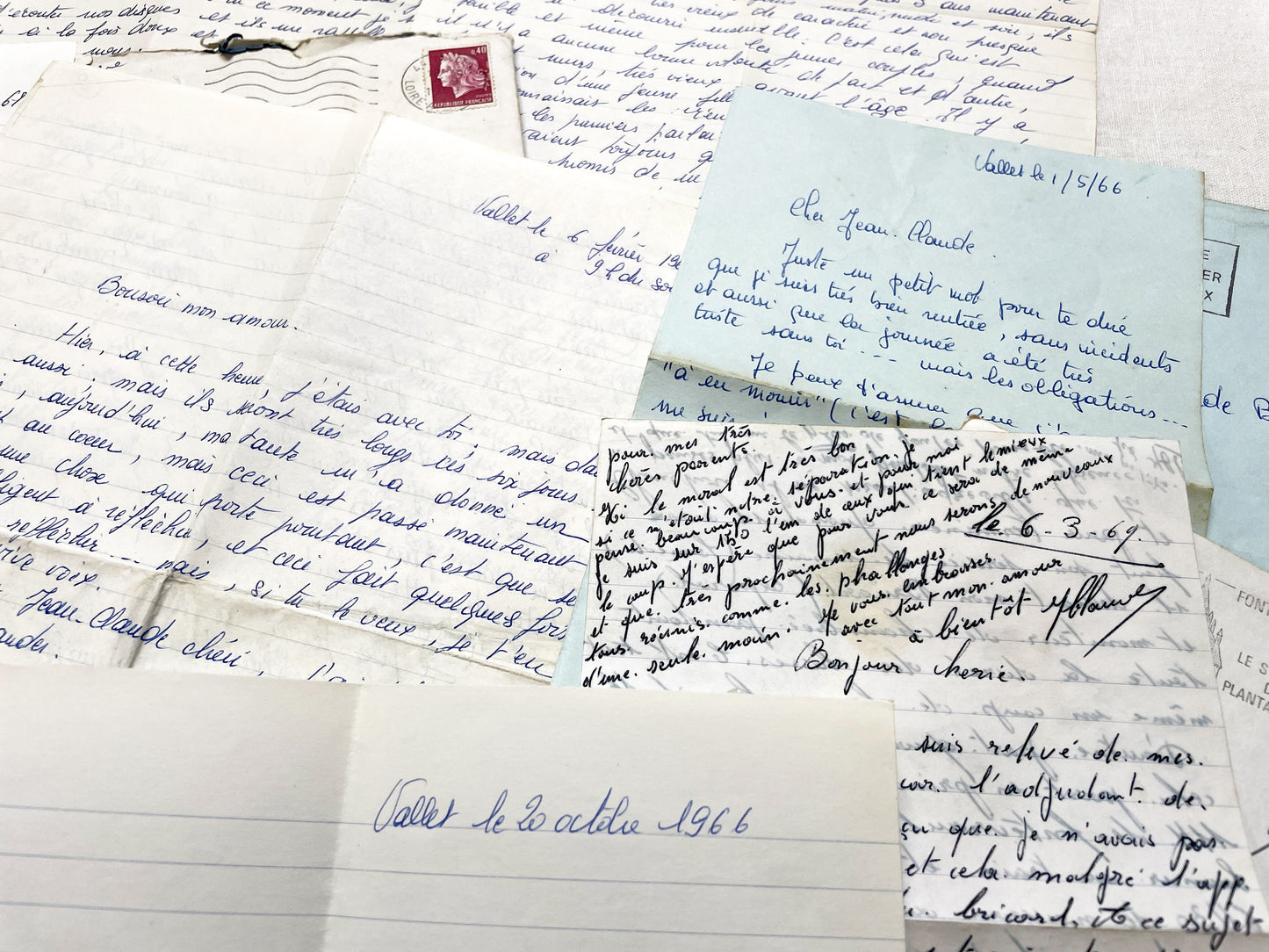 1960s - 5 or 10 letters between a French couple - French letters in their envelope
