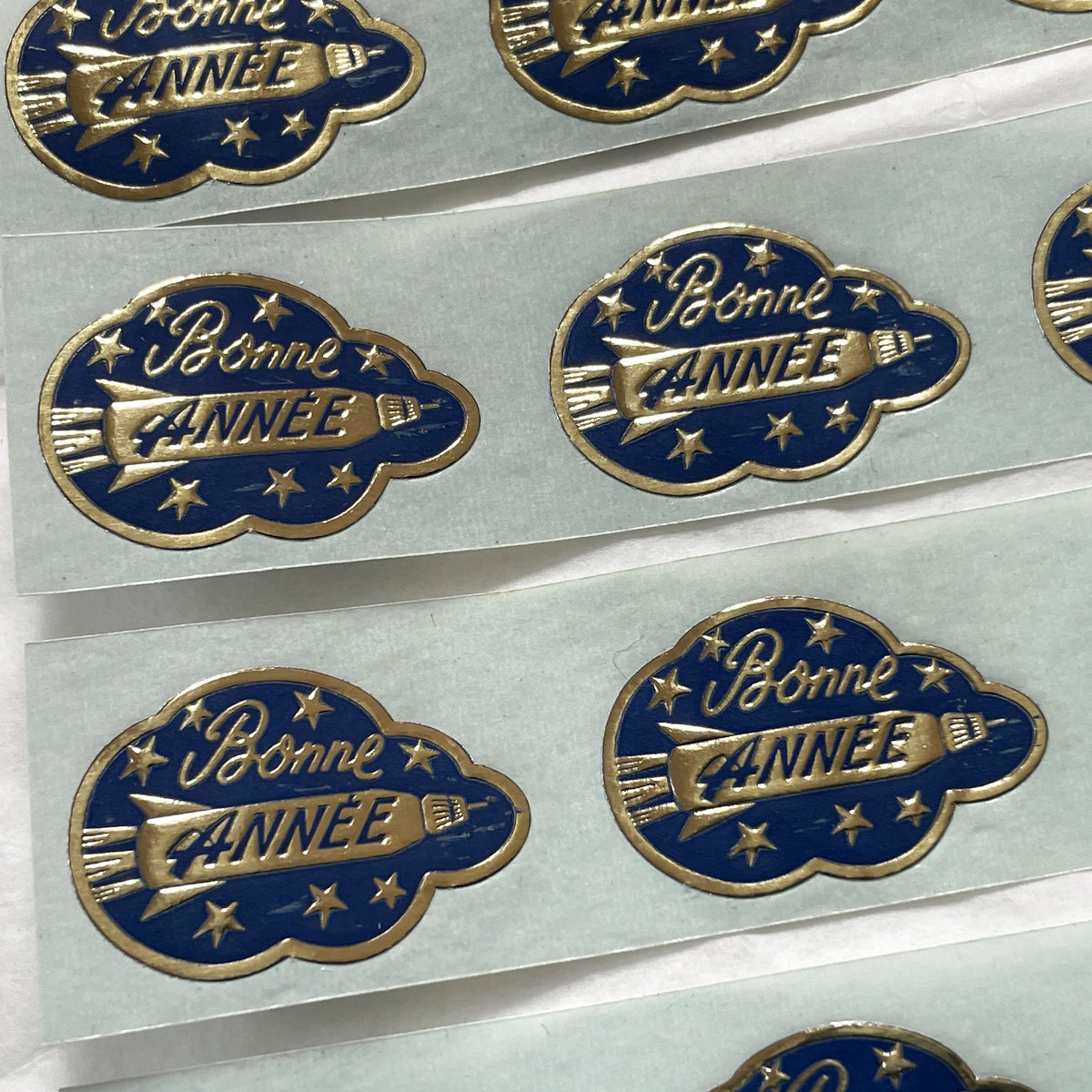 1950s - 20 Vintage French New Year Stickers - Retro Happy New Year Labels - Mid-Century Space Age Collectible Decals - Lot of 20