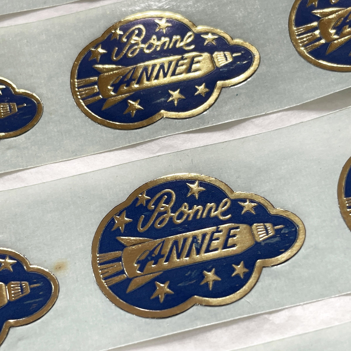 1950s - 20 Vintage French New Year Stickers - Retro Happy New Year Labels - Mid-Century Space Age Collectible Decals - Lot of 20