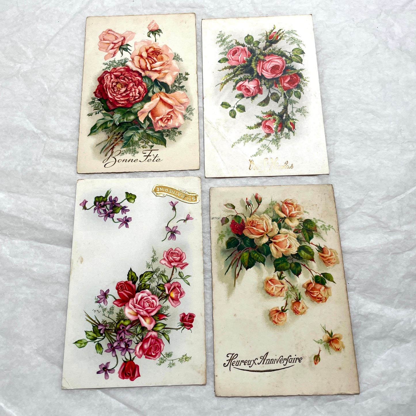 1910s French postcard lot with four antique floral rose greetings and celebratory French text, vintage ephemera.