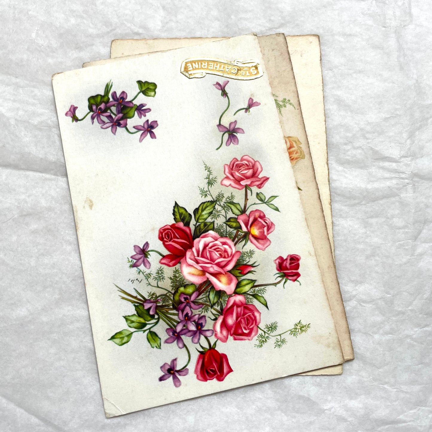 1910s French postcard lot with four antique floral rose greetings and celebratory French text, vintage ephemera.