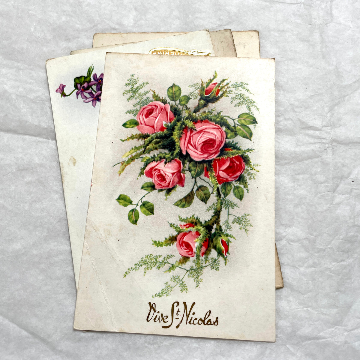 1910s French postcard lot with four antique floral rose greetings and celebratory French text, vintage ephemera.