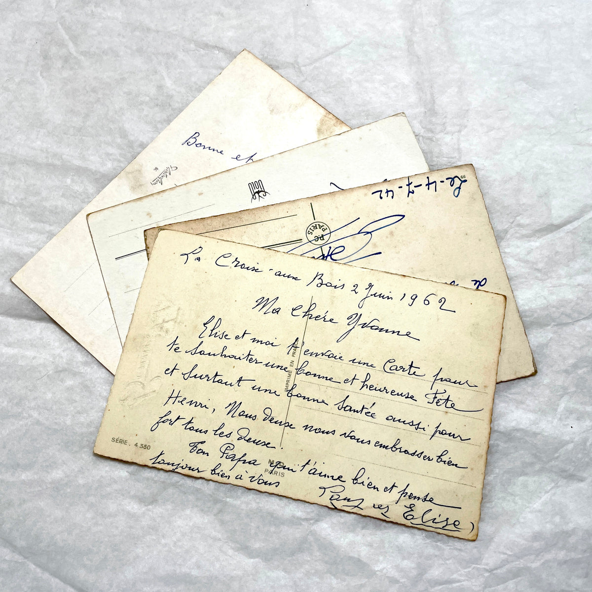 1910s French postcard lot with four antique floral rose greetings and celebratory French text, vintage ephemera.
