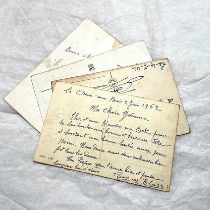 1910s French postcard lot with four antique floral rose greetings and celebratory French text, vintage ephemera.