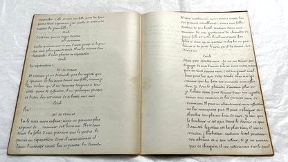 1930s French play script manuscript showing 'Acte 5ème' and handwritten text for a theater scene.