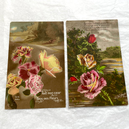 Lot of 1900s French postcards with vintage floral illustrations and romantic French messages.