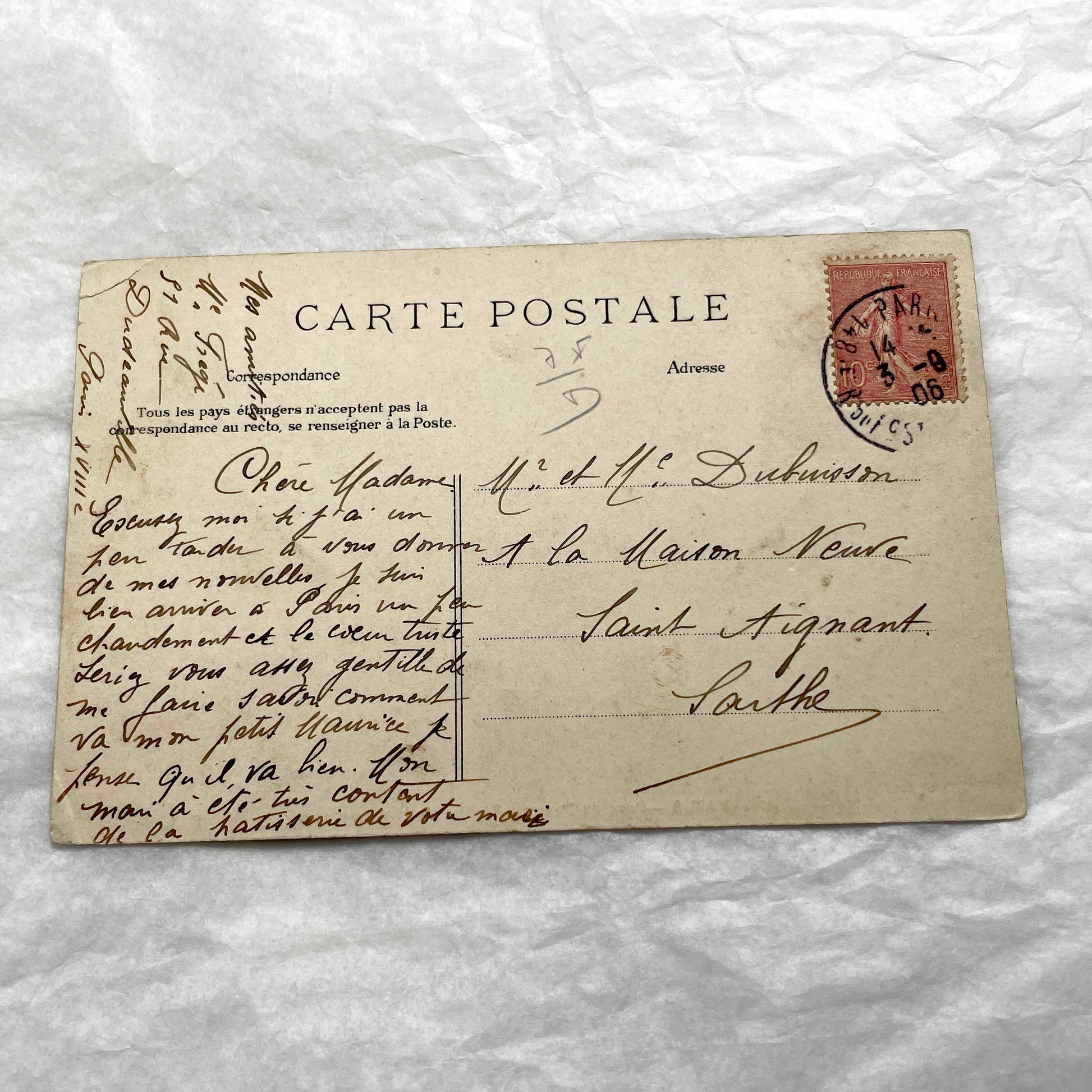 1900s Paris postcard of Pont de Passy Métro viaduct with pedestrians, showing historical Parisian architecture.